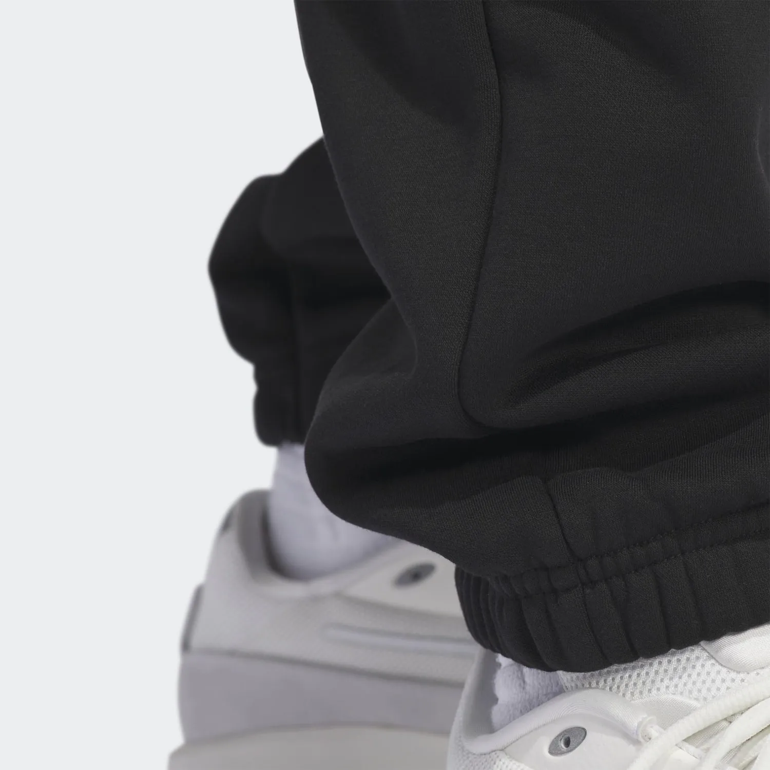Adidas Unisex Basketball Fleece Joggers IZ4908
