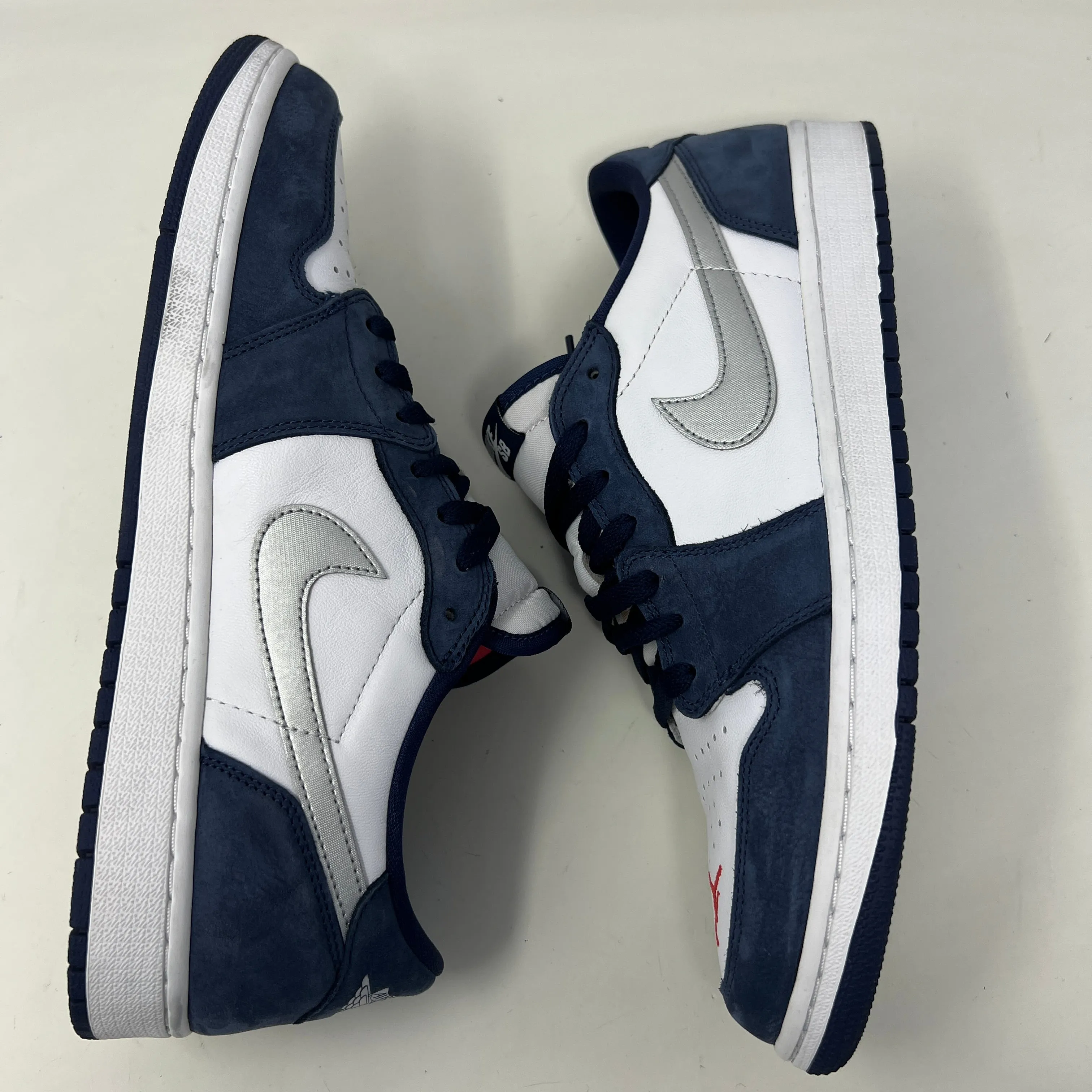 Jordan 1 Low SB Midnight Navy